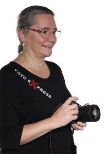 Daniela Furrer Foto Express Adliswil Mit Canon Kamera für Bewerbungsbilder